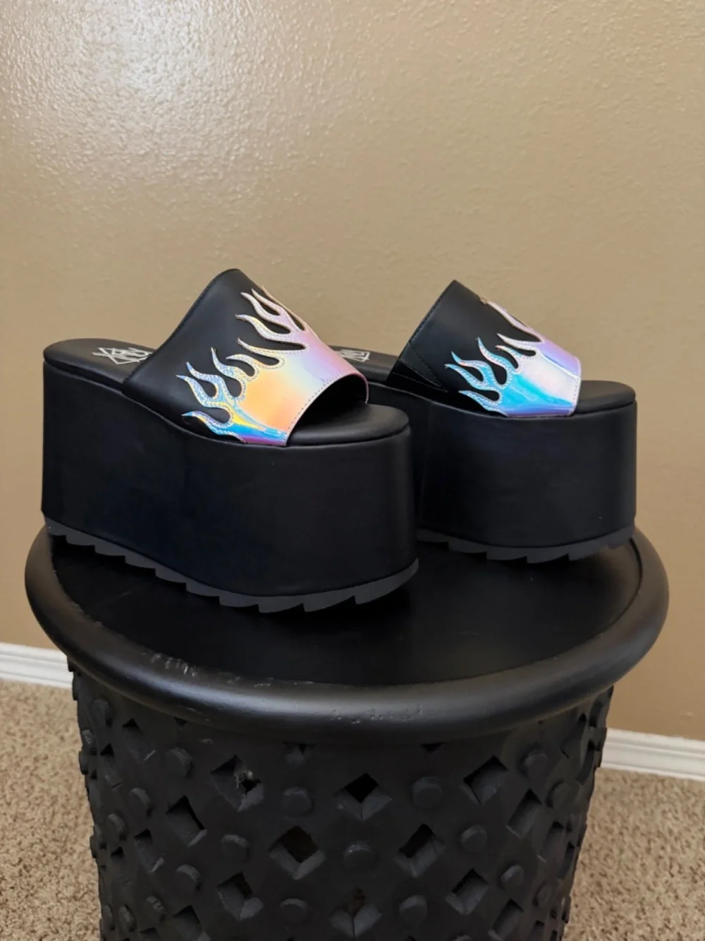 Brand New YRU GWEN FLAME - BLACK/ATLANTIS Platform Slides Size 6
